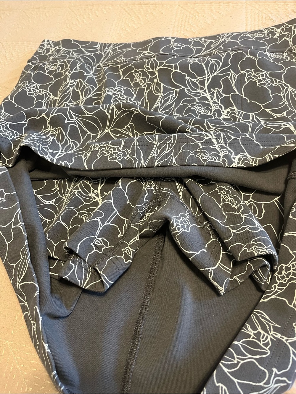 Duluth Trading Co Skort | Large/ Gray & White | Built-In Shorts | Pockets - Picture 3 of 9